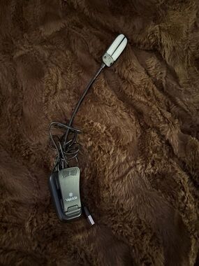 Vekkia USB Clip-On Reading Light in Black
